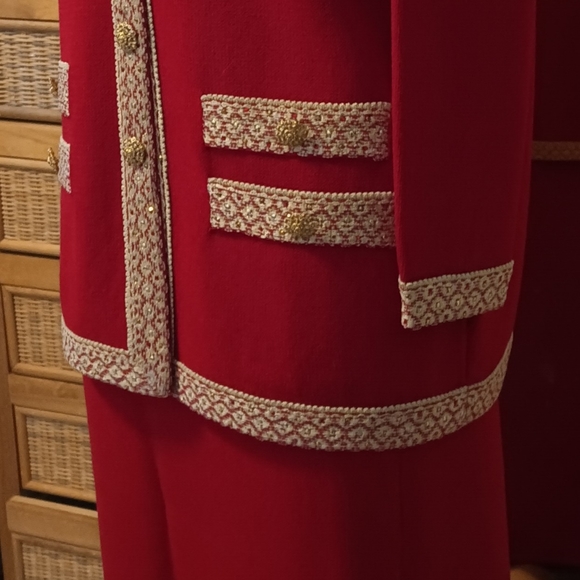 Beautiful St. John Sweater Jacket and full length skirt. Absolutely elegant! - Picture 5 of 8